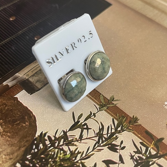 Jade Earring studs in 925 Sterling silver - Picture 5 of 13